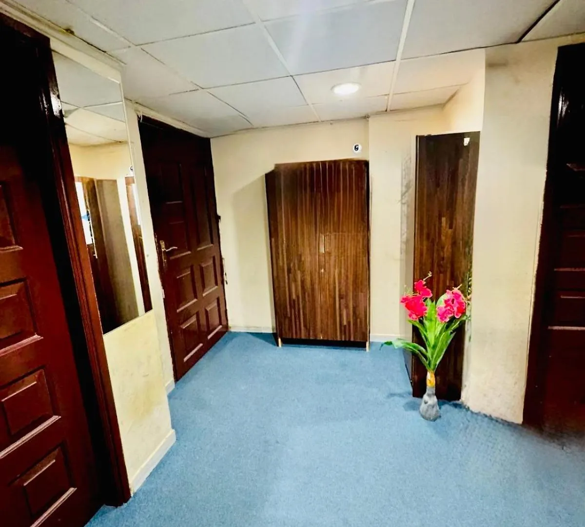 Homestay Classic Stay Near Sharaf Dg & Burjuman Metro Dubai United Arab Emirates